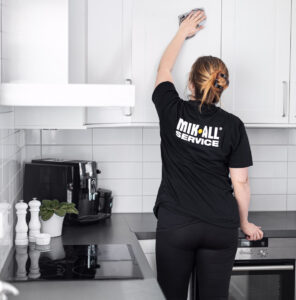 Flyttstäd Härnösand – professionell flyttstädning av Mikallservice för ett skinande rent hem.